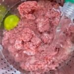 Fourchettes en plastique dans le potager, tous les jardiniers s’y mettent : la raison est ingénieuse